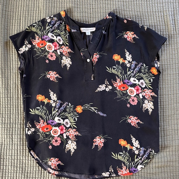 Amour Vert Tops - Amour Vert Silk Short Sleeve Silk Blouse; Black Floral (S)